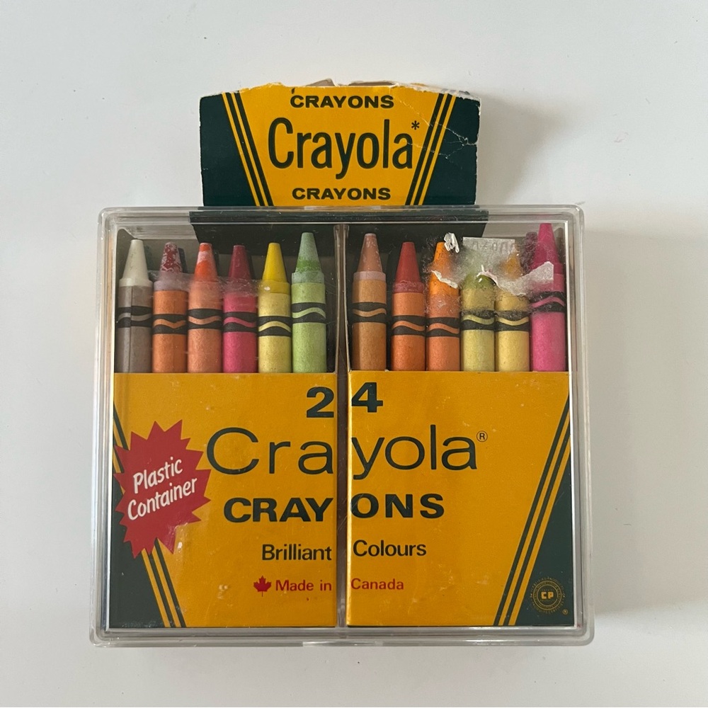 Vintage Crayola 24-Color Crayon Set
